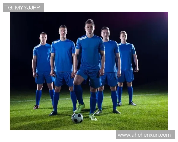 足球巨星挑战极限运动展现不一样的拼搏精神与团队合作魅力 足球巨星挑战极限运动展现不一样的拼搏精神与团队合作魅力