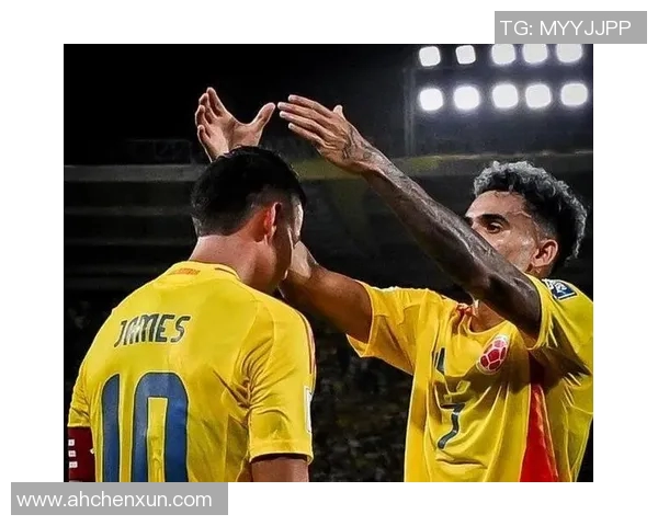 足球明星意外遭粉丝求婚现场感人瞬间引发全场欢呼与感动 足球明星意外遭粉丝求婚现场感人瞬间引发全场欢呼与感动