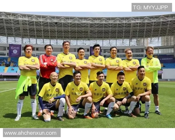 退役足球明星全景展示与精彩瞬间回顾合集 退役足球明星全景展示与精彩瞬间回顾合集